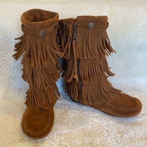 Minnetonka Girls’ Fringed Suede Boots